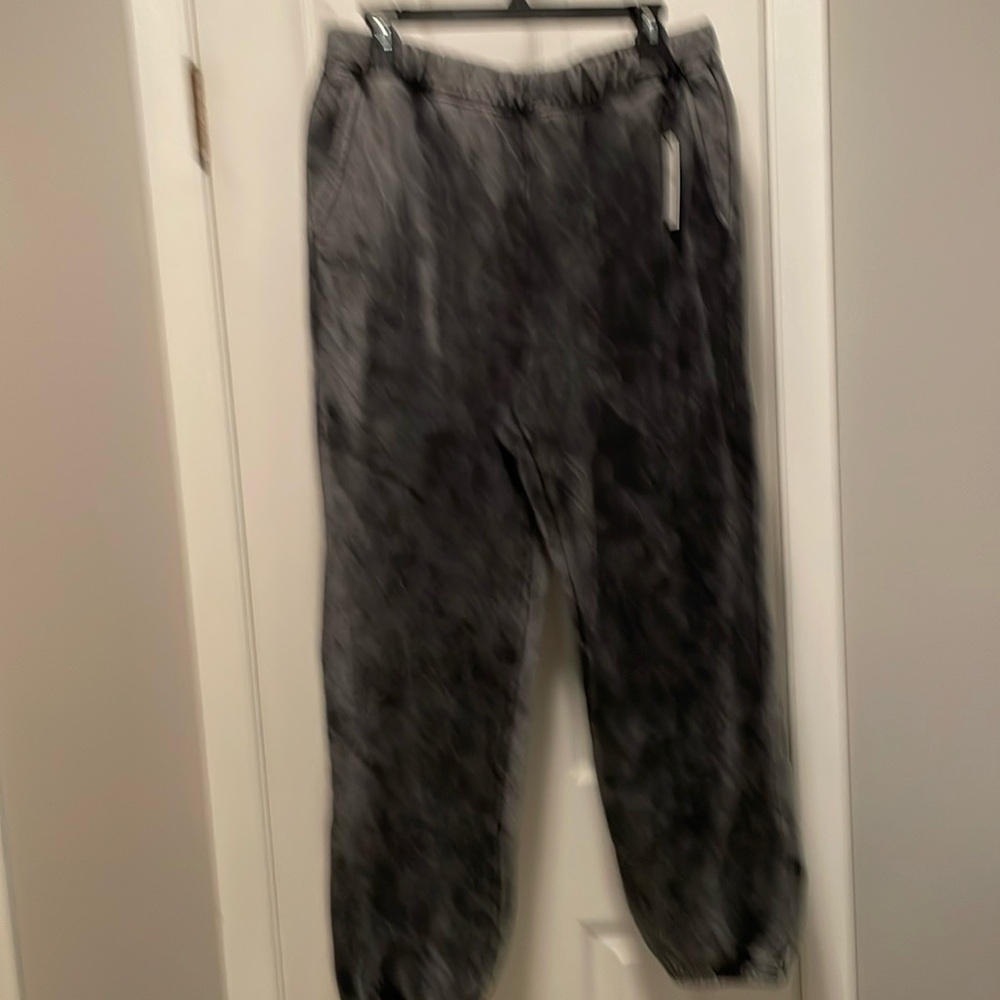 NWT ￼ women’s size extra large spirit jersey jogging pants with pockets.